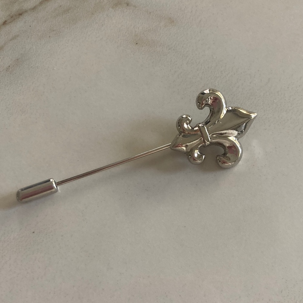 Fleur de Lis silver lapel pin
